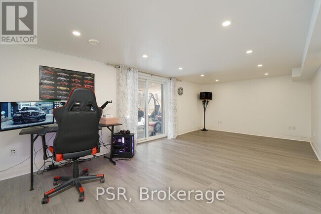 Photo - 2b Roycrest Ave