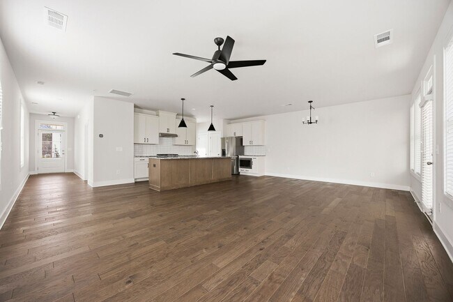 Photo - Luxury Westshore Townhome