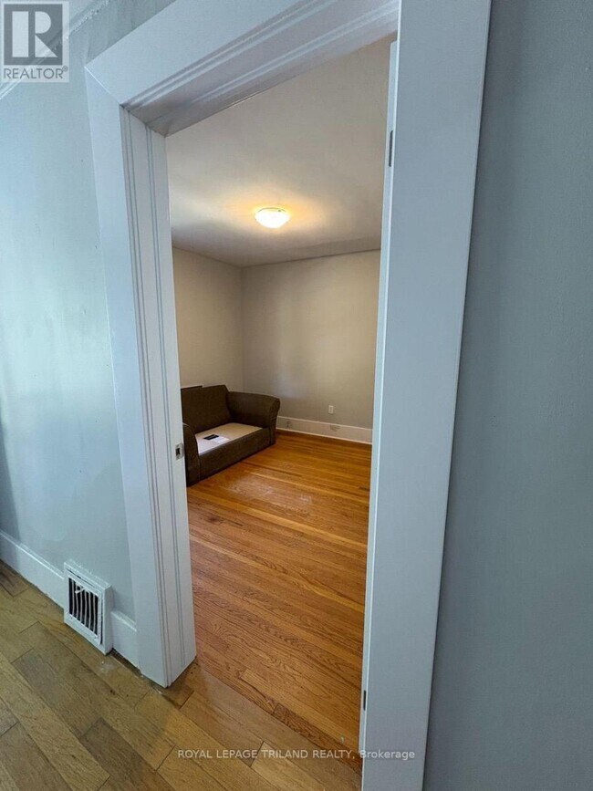 Photo - 193 Huron St