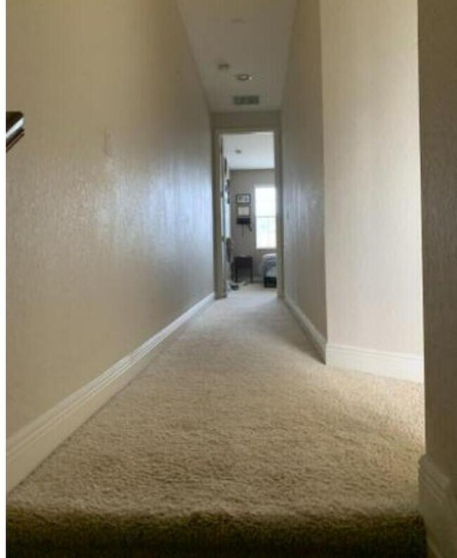 Photo - 5021 Vine Cliff Way W