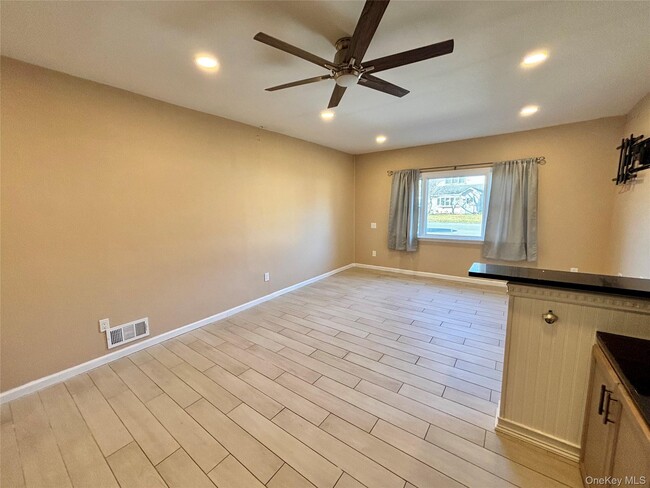 Photo - 158 Noel Dr Unit 2