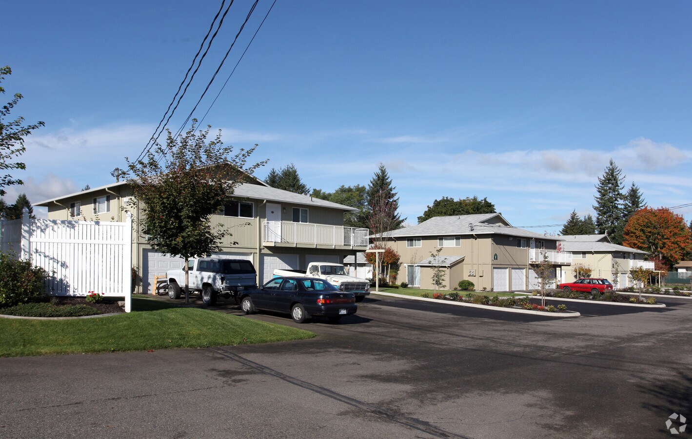 Photo - Country Court Apartments