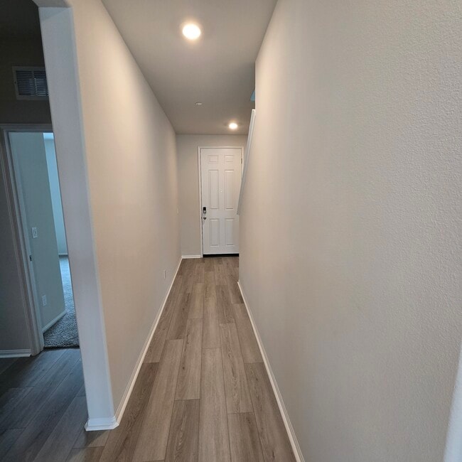 Photo - 32871 Forgecroft St