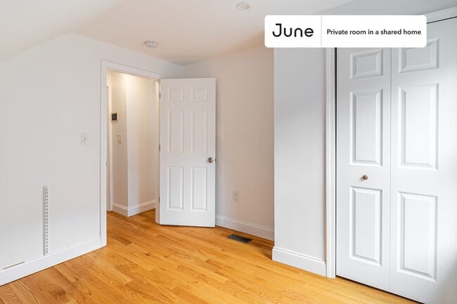 Photo - Room in Shared 6 bed/2 bath home Unidad E