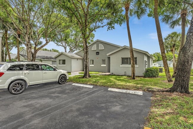 Photo - 1020 Lake Victoria Dr