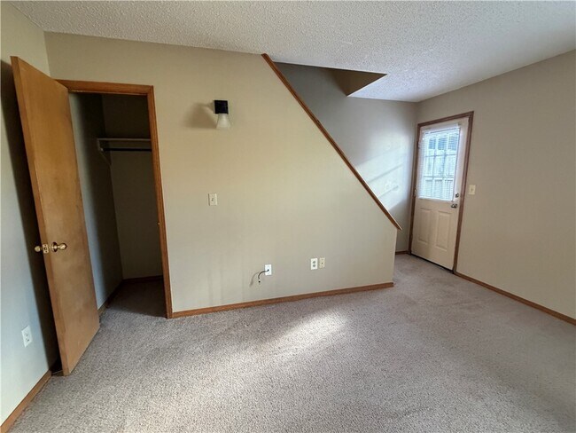 Photo - 460 N Garrett St