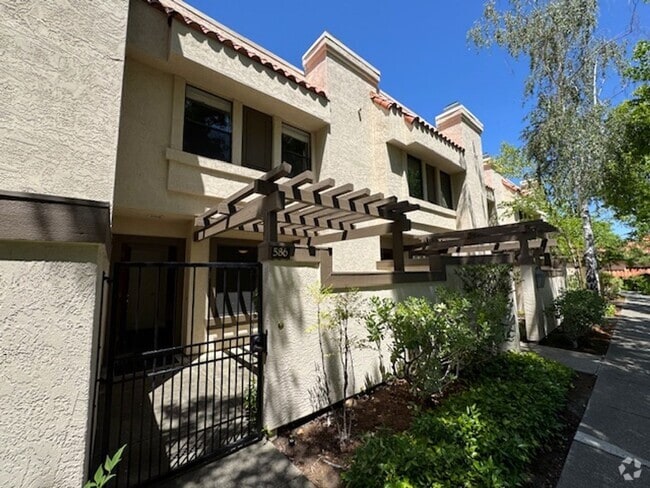 Building Photo - Nicely updated 3 bedroom, 2 bath 2 story t... Rental