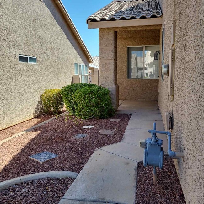 Photo - 198 Crown Imperial St