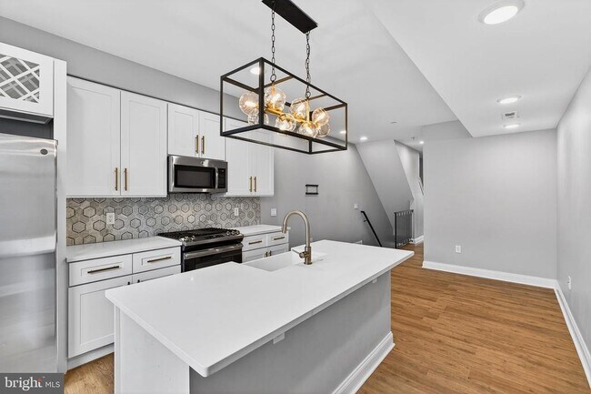 Photo - 2528 E Albert St