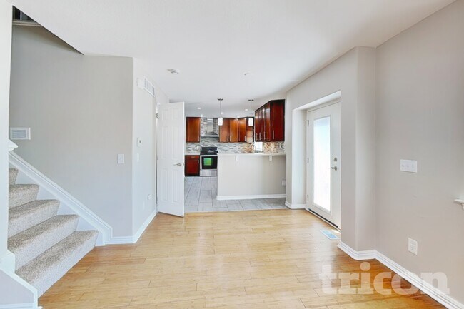 Photo - 1392 S Akron Ct