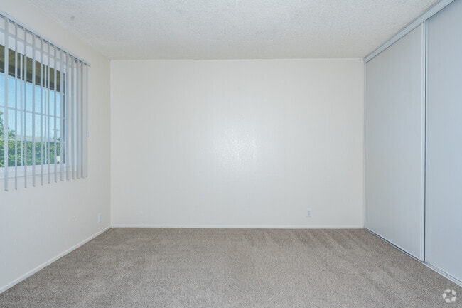 1BR, 1BA - 630SF - Bedroom - Dover Park Apartments