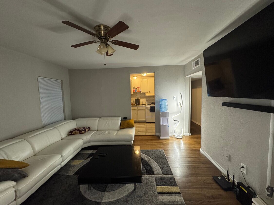 Photo - 321 SE 13th St (Grand Prairie, TX)