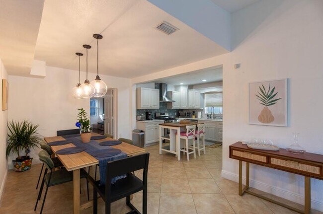 Photo - 327 Dartmouth Dr