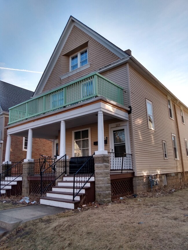 Building Photo - 2837 N Cramer St Unit 2