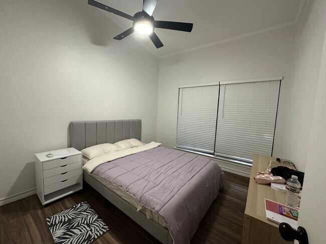 Private Furnished Bedroom, Queen Bed - 2730 Silver Creek Dr Condo Unit 231