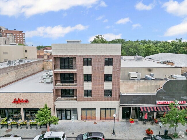 Building Photo - 1036 Lake St Unit 4S Rental