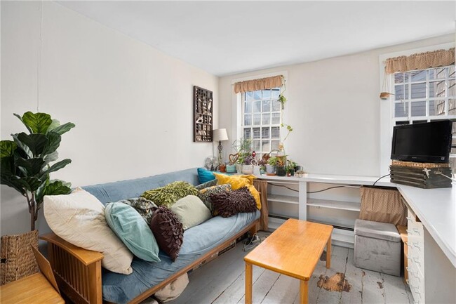 73 Thames St Unit B