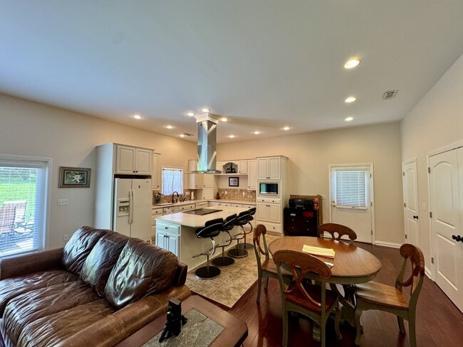 Photo - 1220 Davis Ferry Rd