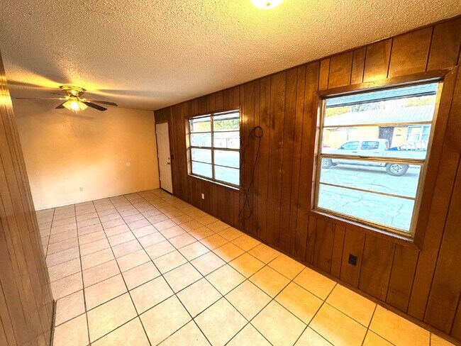 Photo - Duplex for rent in Dothan, AL. This 1 bedr... Unidad A3