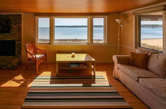 Photo - 314 E Montauk Hwy