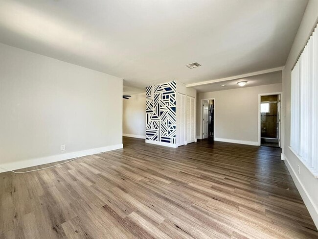 Building Photo - 600 NW 18th St Unit E Rental