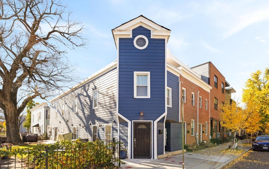 Photo - 1671 Gales St NE