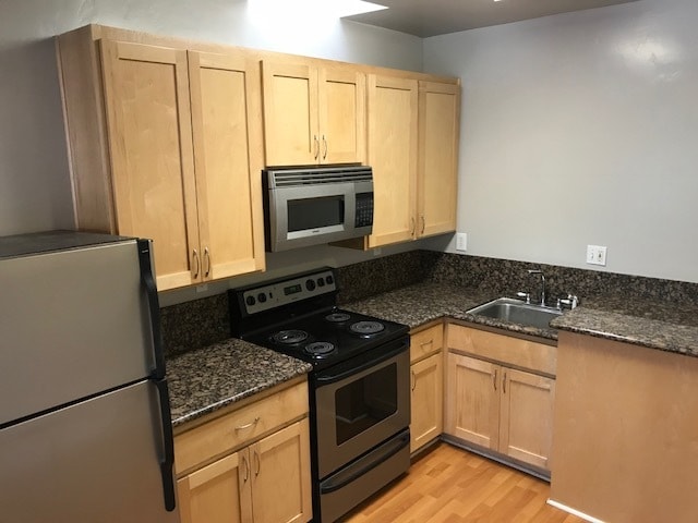 Building Photo - 404 12th St Unit 201