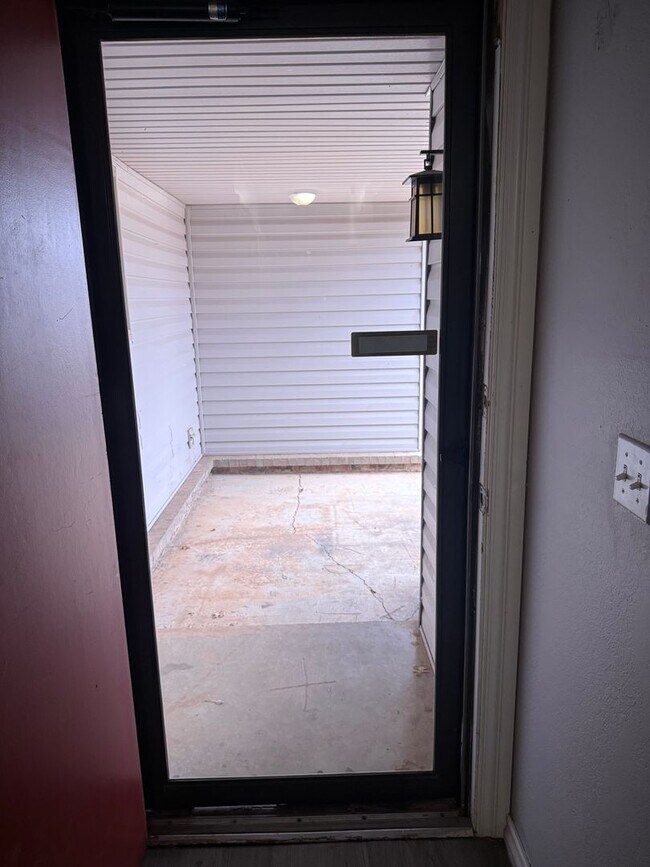 Photo - Charming Corner-Lot Duplex in the Heart of Yukon – Available Now!