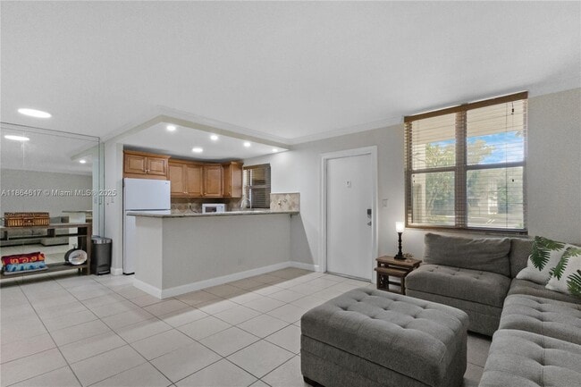 Building Photo - 2400 NE 10th St Unit 104-B Rental