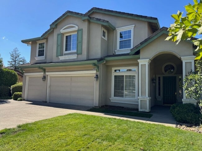 Building Photo - Gorgeous 5 bedroom + office, 4.5 bath Alam...