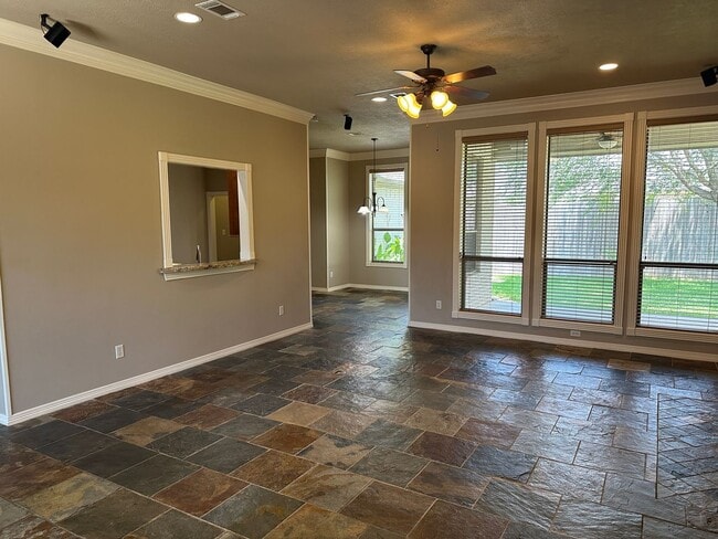 Photo - College Station - 3 bedroom 2 bath- 2 car garage - fenced in back yard home in Castlegate