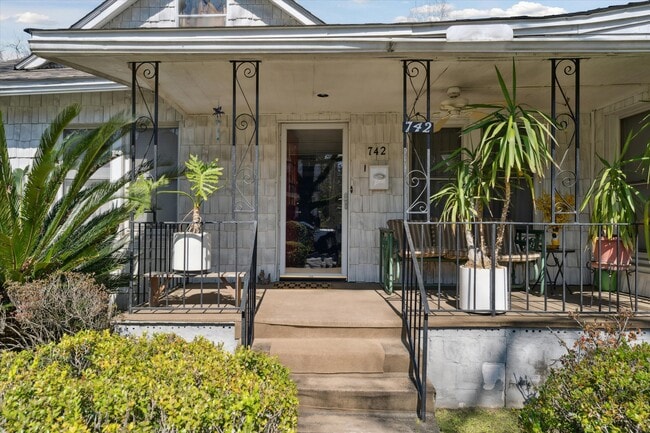 Photo - 742 E Park Ave