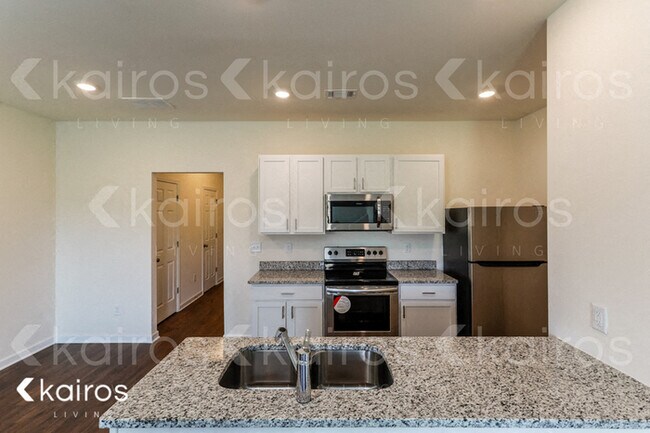 Photo - 202 Long Is Dr