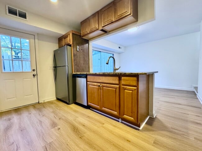 Photo - 100 Mathews Dr Unit #7