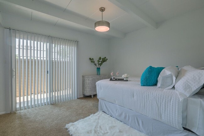 Photo - The Valencia Apartments