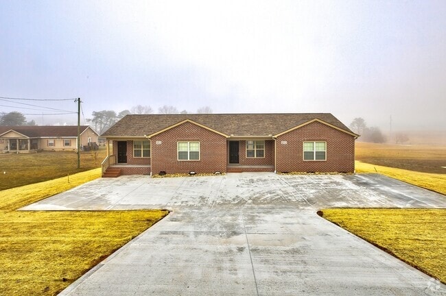 Building Photo - 816 S Old Sevierville Pike Rental