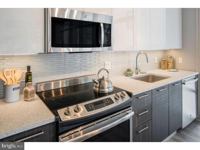 Building Photo - 1213 Walnut St Unit 1B-0814 Rental