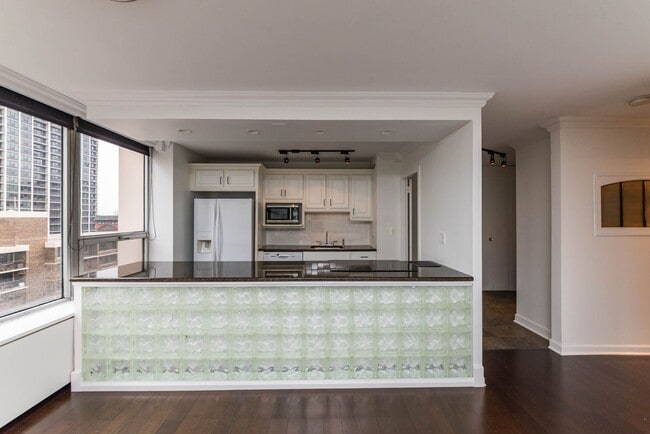 Photo - 70 W Burton Pl Unit 807f