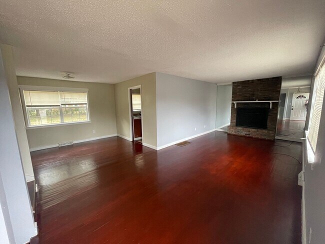 Photo - 532 10th Ave NW