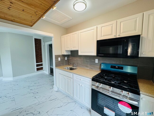 Building Photo - 52 Howard Ave Unit 3