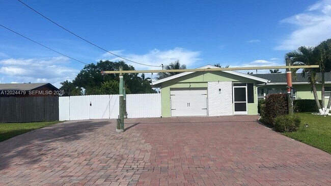 Photo - 2212 Club House Rd