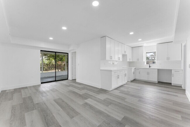 Photo - 700 NW 2nd Terrace