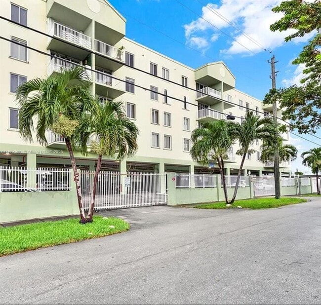 Building Photo - 616 NW 26th Ave Unit 406 Rental