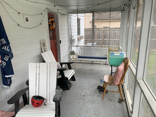 Screened in porch - 3726 Olentangy Blvd