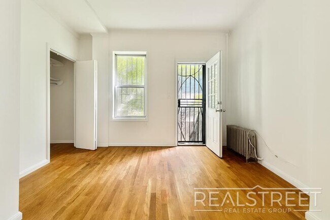 Photo - Charming 2 Bedroom with a Large Private Ba... Unidad 1A