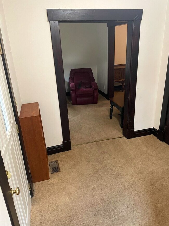 Photo - 117 E Davis Ave