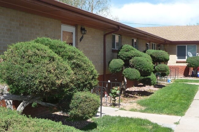 Photo - Spacious unit in Lakewood featuring abundant natural light and a central courtyard Unit 1414 Hoyt St