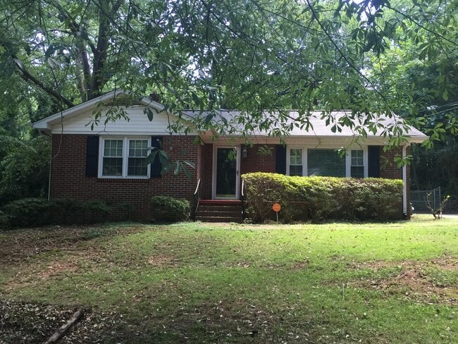 Building Photo - Charming 3 Bedroom, 2 Bath Home - Downtown...