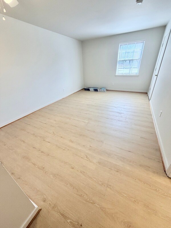 Building Photo - 3201 Chamberlayne Ave Unit 209