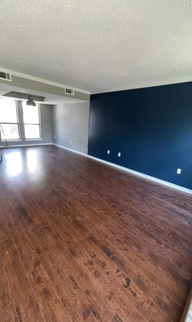 Photo - Reservoir living with utilities included for $2200!!